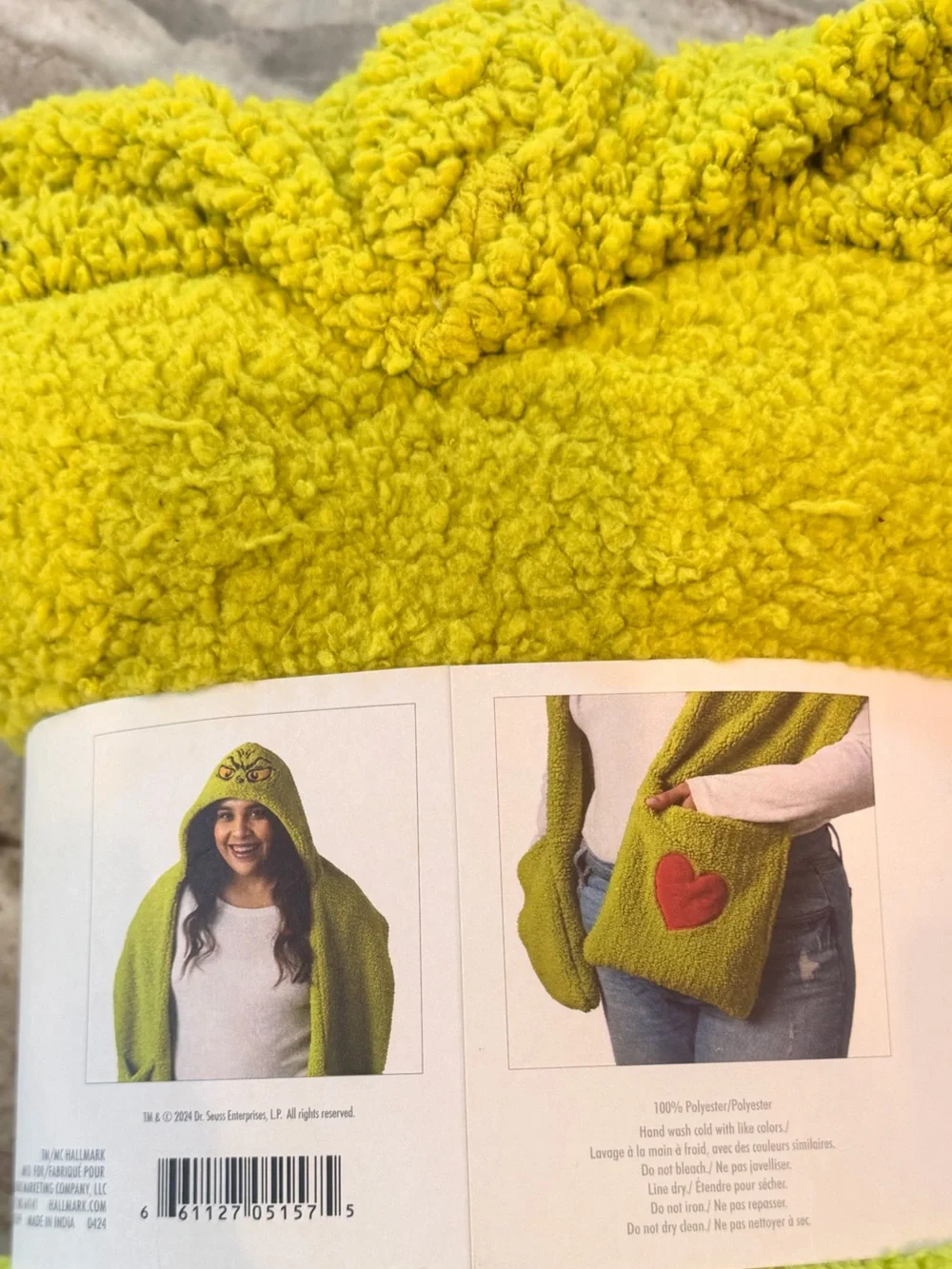 NWT Hallmark The Grinch Hooded Scarf Pockets Dr Seuss Christmas